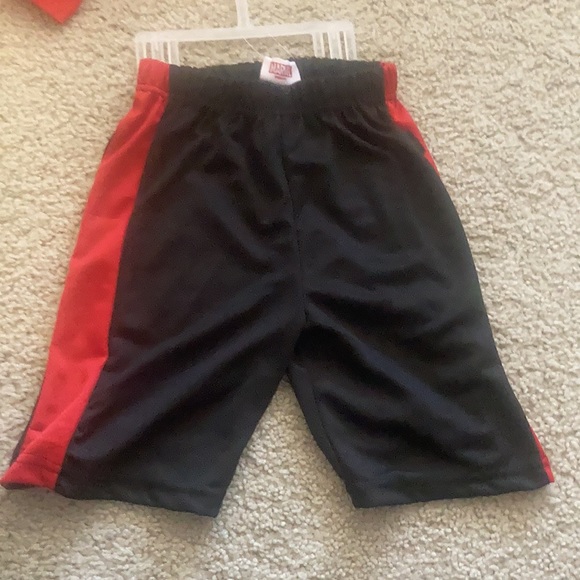 Spider-Man matching shorts and short sleeve top. - Picture 4 of 6